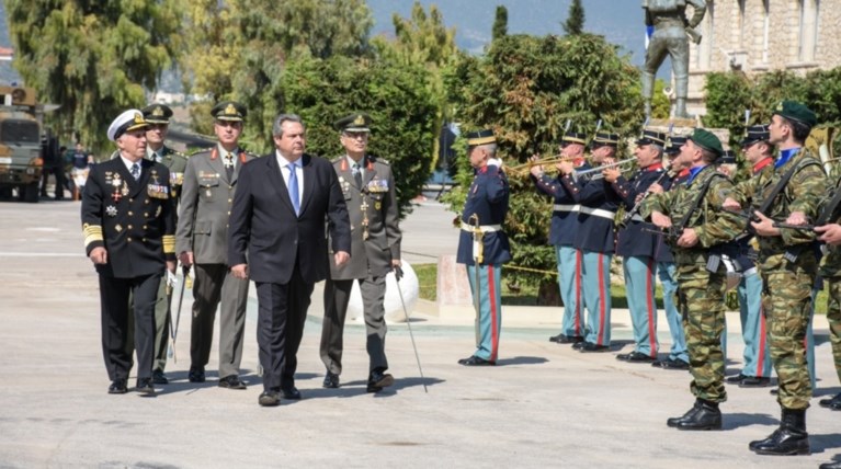 Καμμένος: Εχουμε αξιωματικό και υπαξιωματικό ομήρους στην Τουρκία