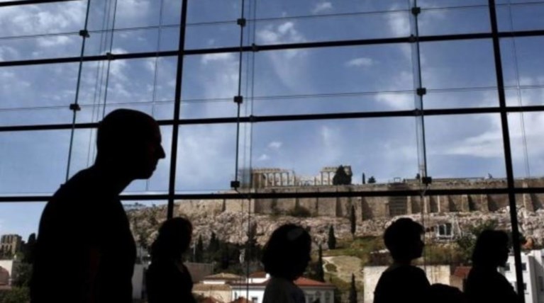 WSJ:Η Ελλάδα έχει να διανύσει μακρύ δρόμο για να συνέλθει