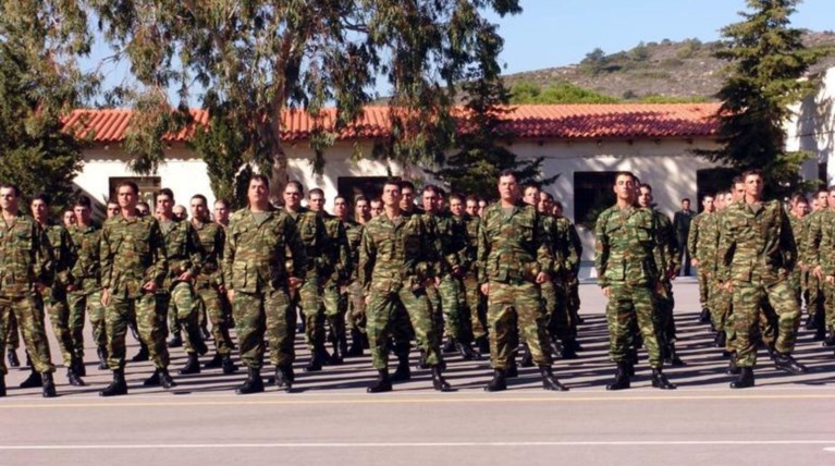 Στα 57 του χρόνια καλείται να ξαναπάει... φαντάρος