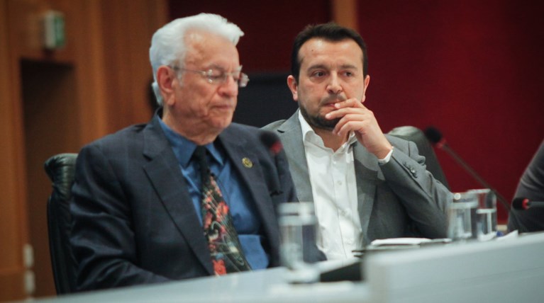Σάλος από την παραίτηση Κριμιζή, αμήχανη η κυβέρνηση