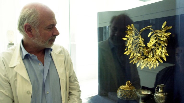 Οι εργαζόμενοι του Μπενάκη αποχαιρετούν τον Αγγελο Δεληβορριά