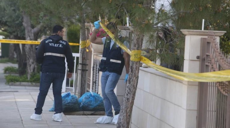 Εγκλημα της Κύπρου: Βρέθηκαν ματωμένα ρούχα και το μαχαίρι του δράστη