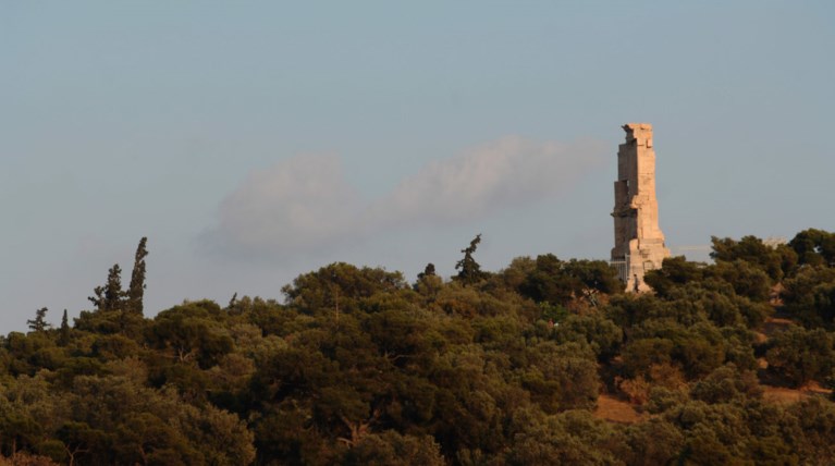 Flora Filopappou: Ένα ταξίδι από την Πόλη των Βράχων στον κήπο