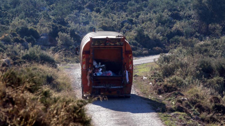 Τραγωδία στην Τήνο: Απορριματοφόρο έπεσε σε γκρεμό - δύο νεκροί