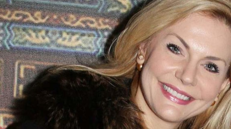 Η πανύψηλη κόρη της Eμυς Λιβανίου σε έξοδο με τη μητέρα της [φωτό]