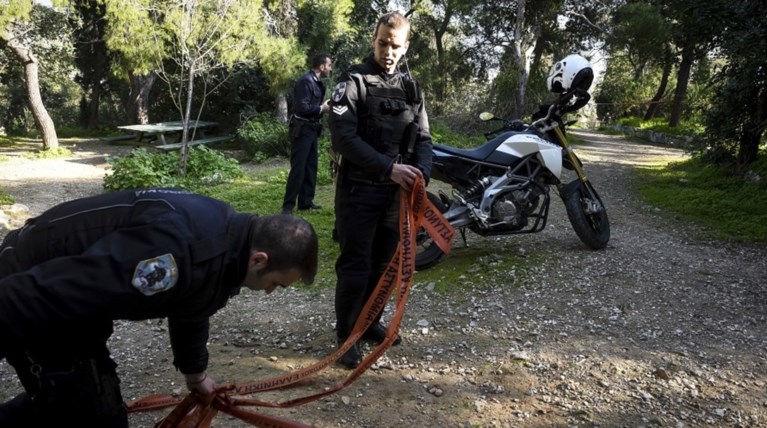 Έπιασαν αλλοδαπούς που λήστευαν με μαχαίρια στην Ακρόπολη