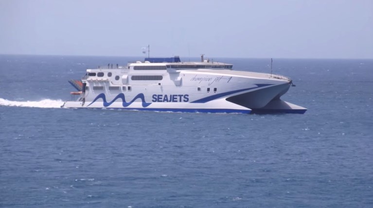 Επιστροφή του "champion jet 2" στον Πειραιά λόγω βλάβης