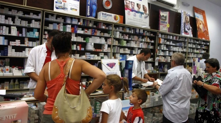 Εξαντλημένοι δηλώνουν οι μισοί Ελληνες φαρμακοποιοί