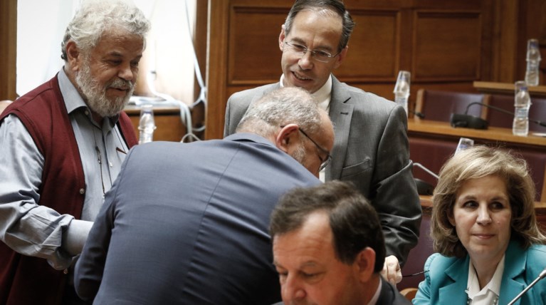 Πονοκέφαλο και στο ΚΙΝΑΛ φέρνει το ν/σ για την αναδοχή