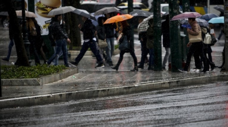 Σοβαρά προβλήματα από τη σφοδρή βροχόπτωση στην Αττική