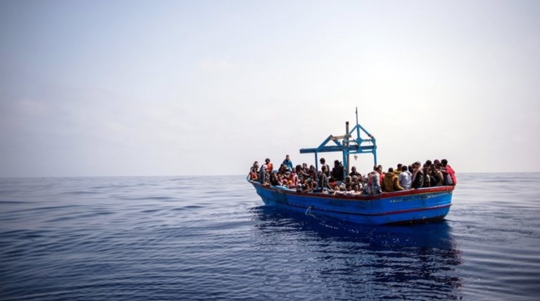 Μεσοπέλαγα οι μετανάστες στην Κρήτη, αρνούνται να βγουν σε ελληνικό έδαφος