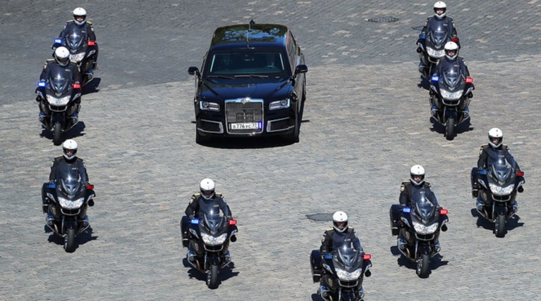 Η νέα ρωσική λιμουζίνα του Πούτιν Aurus που πήρε τη θέση της Mercedes