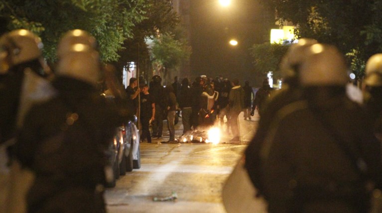 Ενταση μεταξύ οπαδών στην πλατεία Καραϊσκάκη