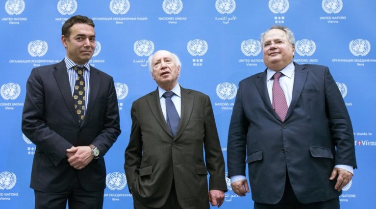 Το Σκοπιανό και πάλι στο επίκεντρο με νέα τριμερή στο Σούνιο