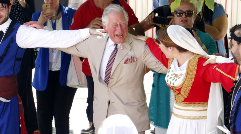 Η 24χρονη Κρητικιά χορεύτρια αποκαλύπτει τον διάλογο της με τον Κάρολο