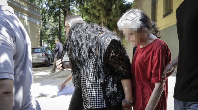 Με αντιφάσεις οι απολογίες μάνας και κόρης για το βρέφος