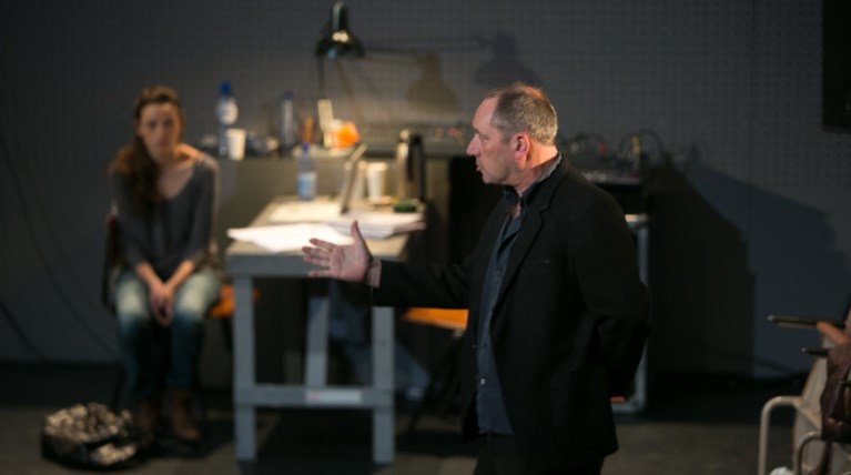 Γνωρίστε τον Ίβο βαν Χόβε, ένα μεγάλο Ευρωπαίο σκηνοθέτη