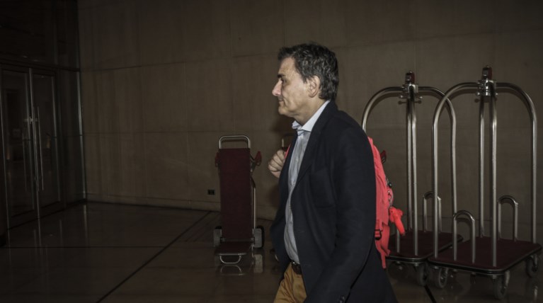 «Αγκάθια σε 4-5 θέματα» στις διαπραγματεύσεις με θεσμούς