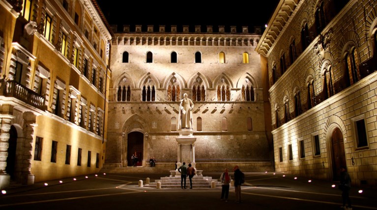 Times: Η Ιταλία συνιστά κίνδυνο για το ευρώ, η Ευρώπη πρέπει να κάνει κάτι