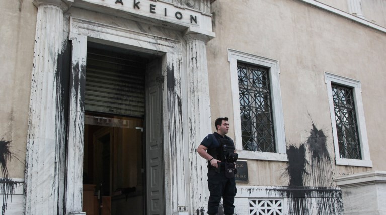 Συντονισμένη η επίθεση του Ρουβίκωνα στο ΣτΕ-Αφαντη η ΕΛΑΣ