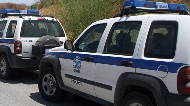 Προσποιούνταν τις πελάτισσες και έκλεβαν ρούχα και κοσμήματα