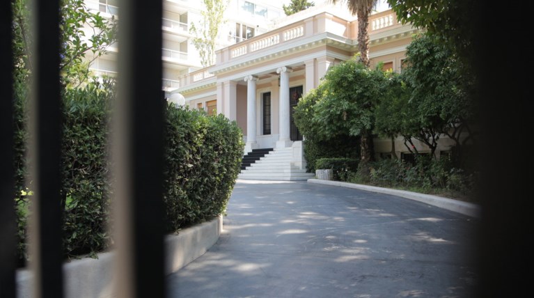 Επίθεση Μαξίμου σε Μητσοτάκη για Γκοτζαμάνη και 1963