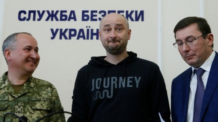 Σκηνοθετημένη η «δολοφονία» του ρώσου δημοσιογράφου