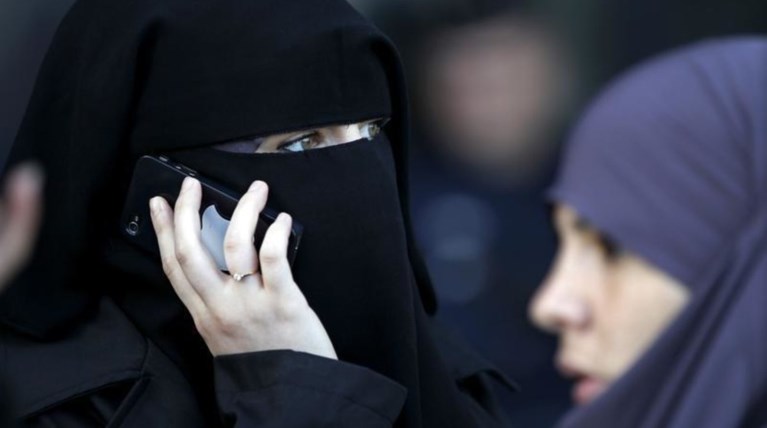 Με νόμο η απαγόρευση της μαντήλας στους δημόσιους χώρους στη Δανία