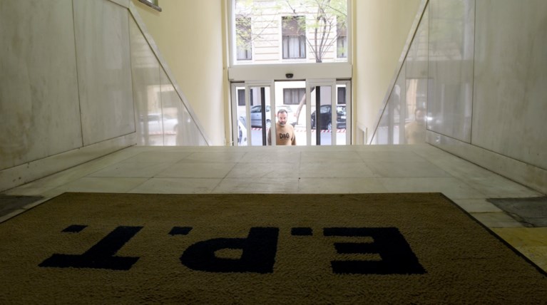 Τι λέει για την αποχώρησή του από το δελτίο ειδήσεων δημοσιογράφος της ΕΡΤ