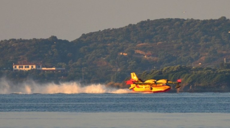 Χαλκιδική: Φωτιές στη Σιθωνία από πτώσεις κεραυνών