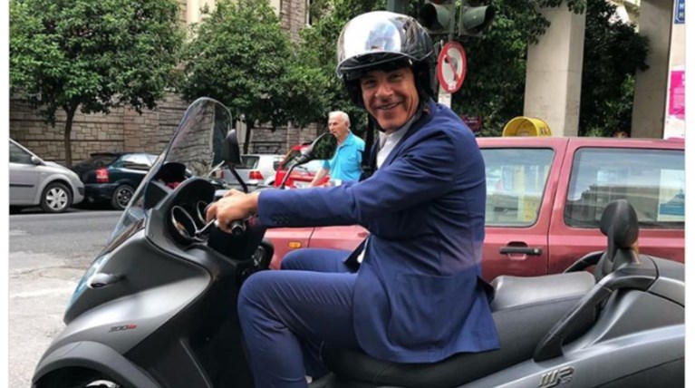 Όταν ο Κυριάκος συνάντησε τυχαία τον Σταύρο στο ...φανάρι