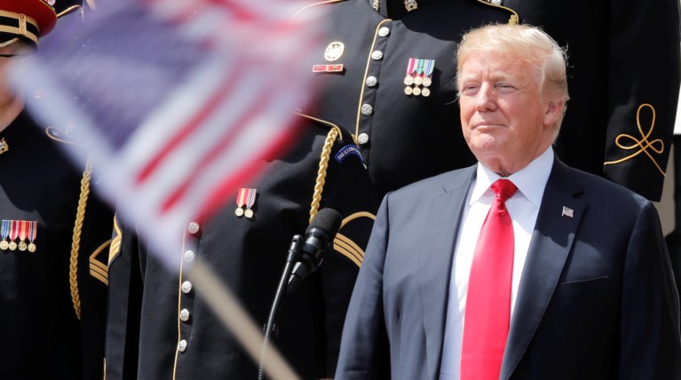 Ο Τραμπ ακόμη να μάθει τον εθνικό ύμνο των ΗΠΑ