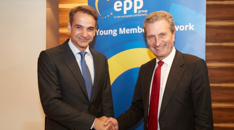 Μητσοτάκης σε Μαξίμου: Φοράω πάντα φανέλα Εθνικής Ελλάδας