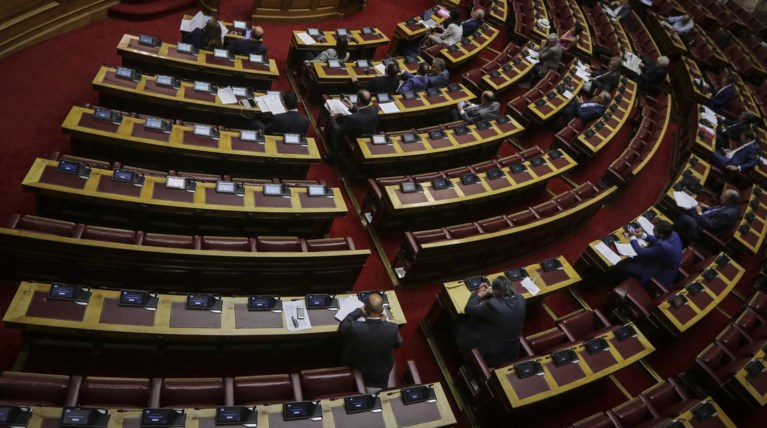 Πολυνομοσχέδιο: Τι λέει για συντάξεις, κατώτατο μισθό, αδήλωτη εργασία
