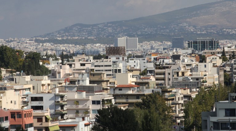 Παγώνουν οι αντικειμενικές ως το τέλους του χρόνου για το φόρο μεταβίβασης