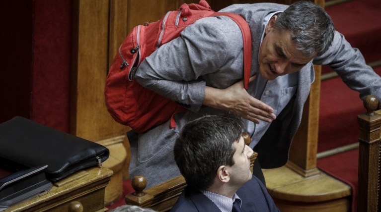 O Xουλιαράκης, το παράδειγμα της Μέρκελ & το «good luck» Τσακαλώτου στο ΚΚΕ