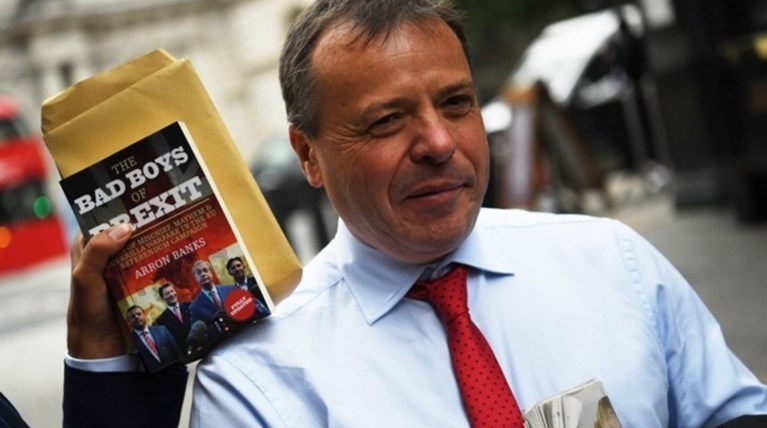 Πώς μπλέκει ο συνιδρυτής του Leave.EU για επαφές με Ρώσους κατά το Brexit