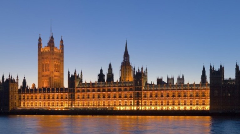 Εξοργισμένοι Σκοτσέζοι βουλευτές αποχώρησαν από το κοινοβούλιο