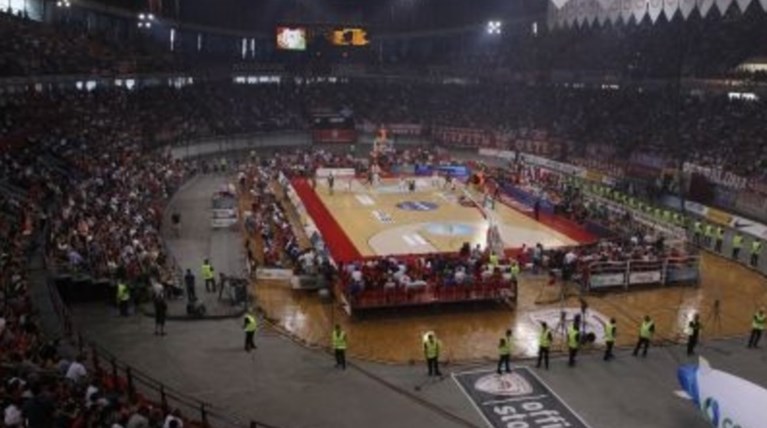 Νέα επεισόδια έξω από το ΣΕΦ πριν τον 4ο τελικό