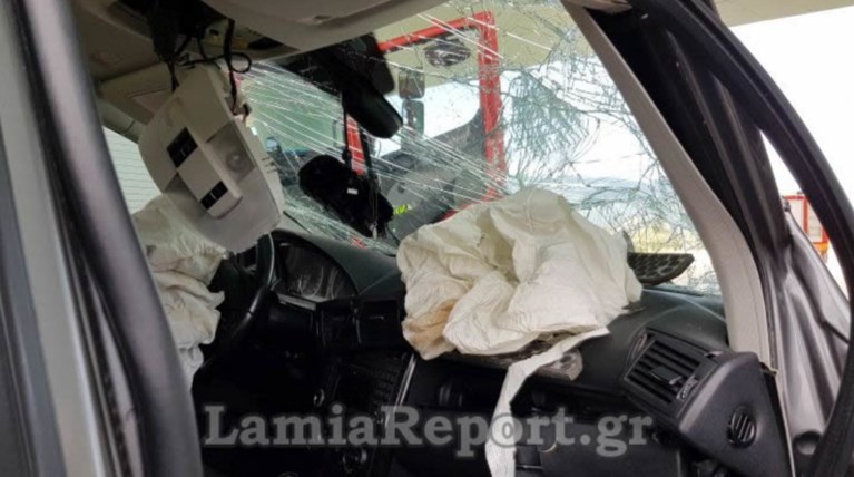 Δύο γυναίκες βγήκαν ζωντανές μέσα από τα συντρίμμια Εικόνες