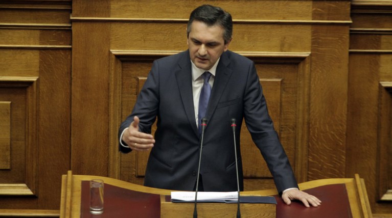 Νέο επεισόδιο στη Βουλή με τον Κασαπίδη να μιλά για «προδότες»