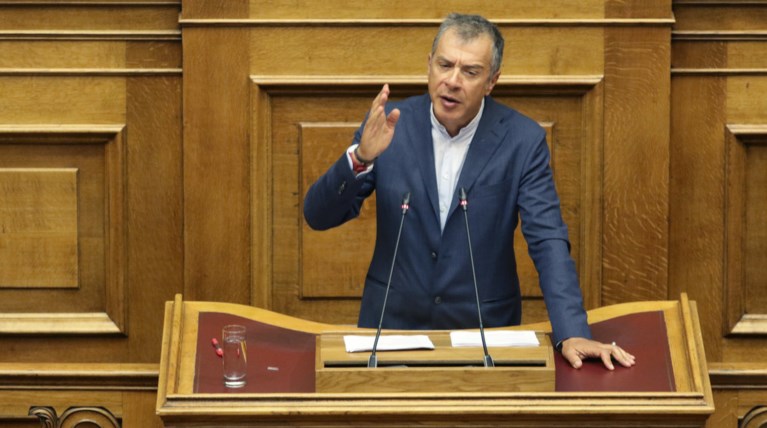 Ναι στη συμφωνία, όχι στην κυβέρνηση από τον Θεοδωράκη