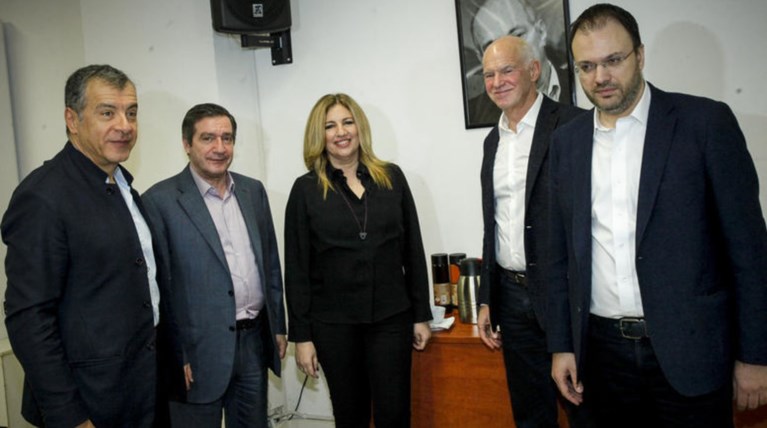 Ασκήσεις ισορροπίας στη δοκό για το Κίνημα Αλλαγής