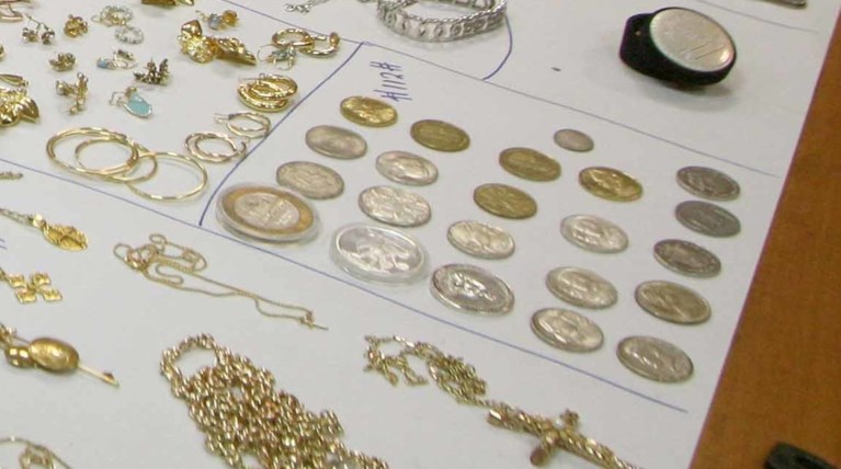 Σήκωσαν χρηματοκιβώτιο με χρυσές λίρες από 66χρονη στην Κρήτη