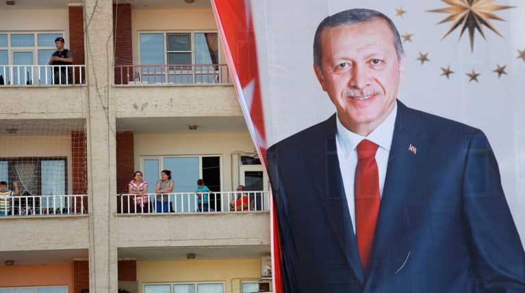 Guardian: Ο Ερντογάν και το διακύβευμα των τουρκικών εκλογών