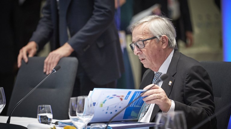 Γιούνκερ: Αποτίω φόρο τιμής στον ελληνικό λαό