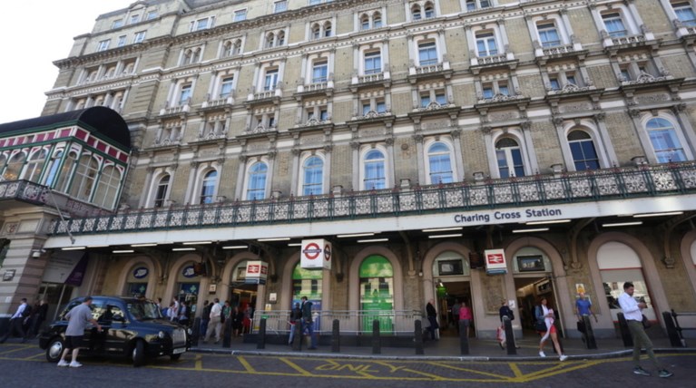 Eκκενώθηκε ο σταθμός Charing Cross στο Λονδίνο- απειλή βόμβας