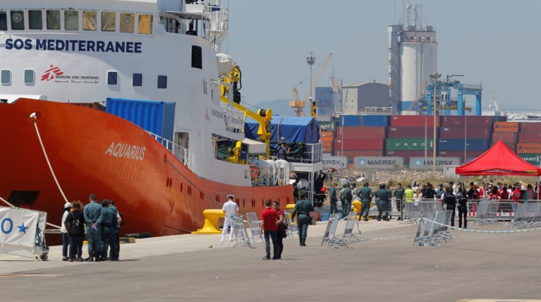 Πλοίο με κοντέινερ διέσωσε 113 μετανάστες στη νότια Ιταλία