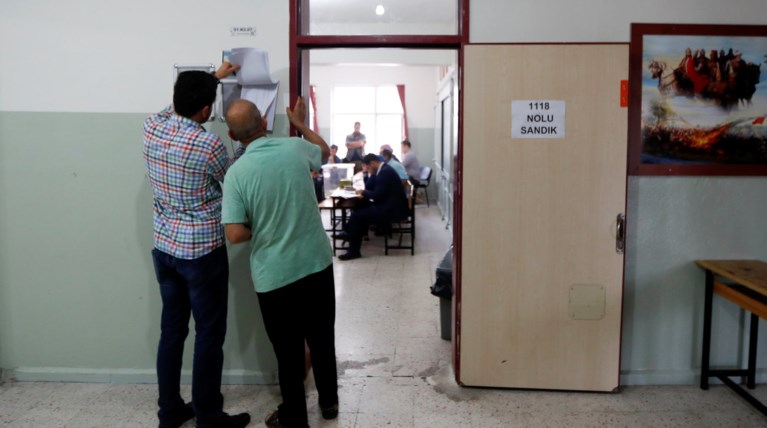 Αιματηρή συμπλοκή σε εκλογικό κέντρο στο Ερζουρούμ-πληροφορίες για νεκρούς