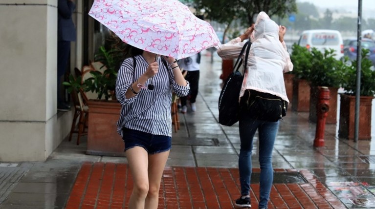 Καιρός: Κακοκαιρίας συνέχεια, πέφτει και η θερμοκρασία